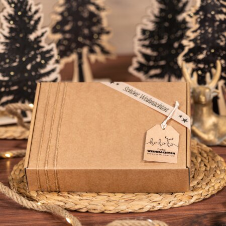 Geschenkanhnger mit Band HoHoHo 80 x 52 mm